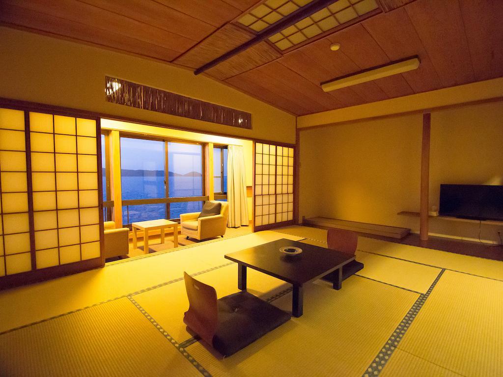 Wakayama Kada Onsen Kada Kaigetsu Hotell Rum bild