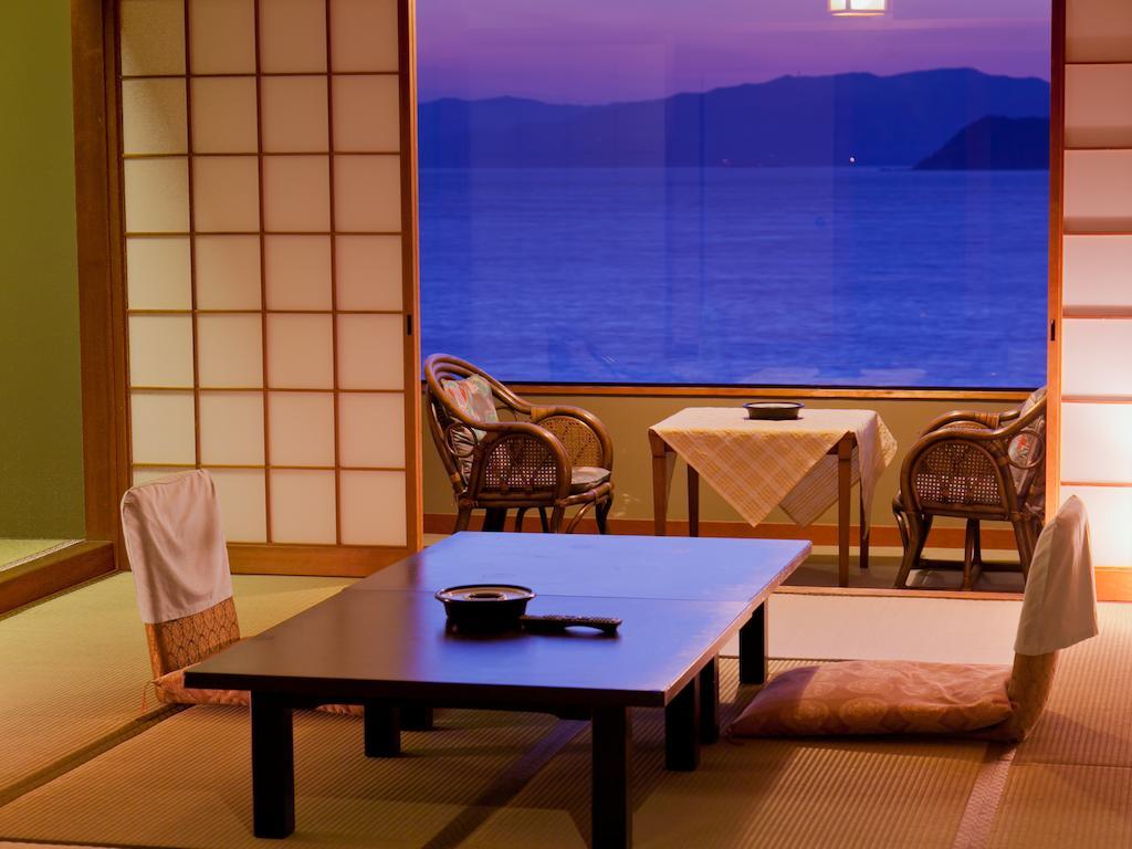 Wakayama Kada Onsen Kada Kaigetsu Hotell Rum bild