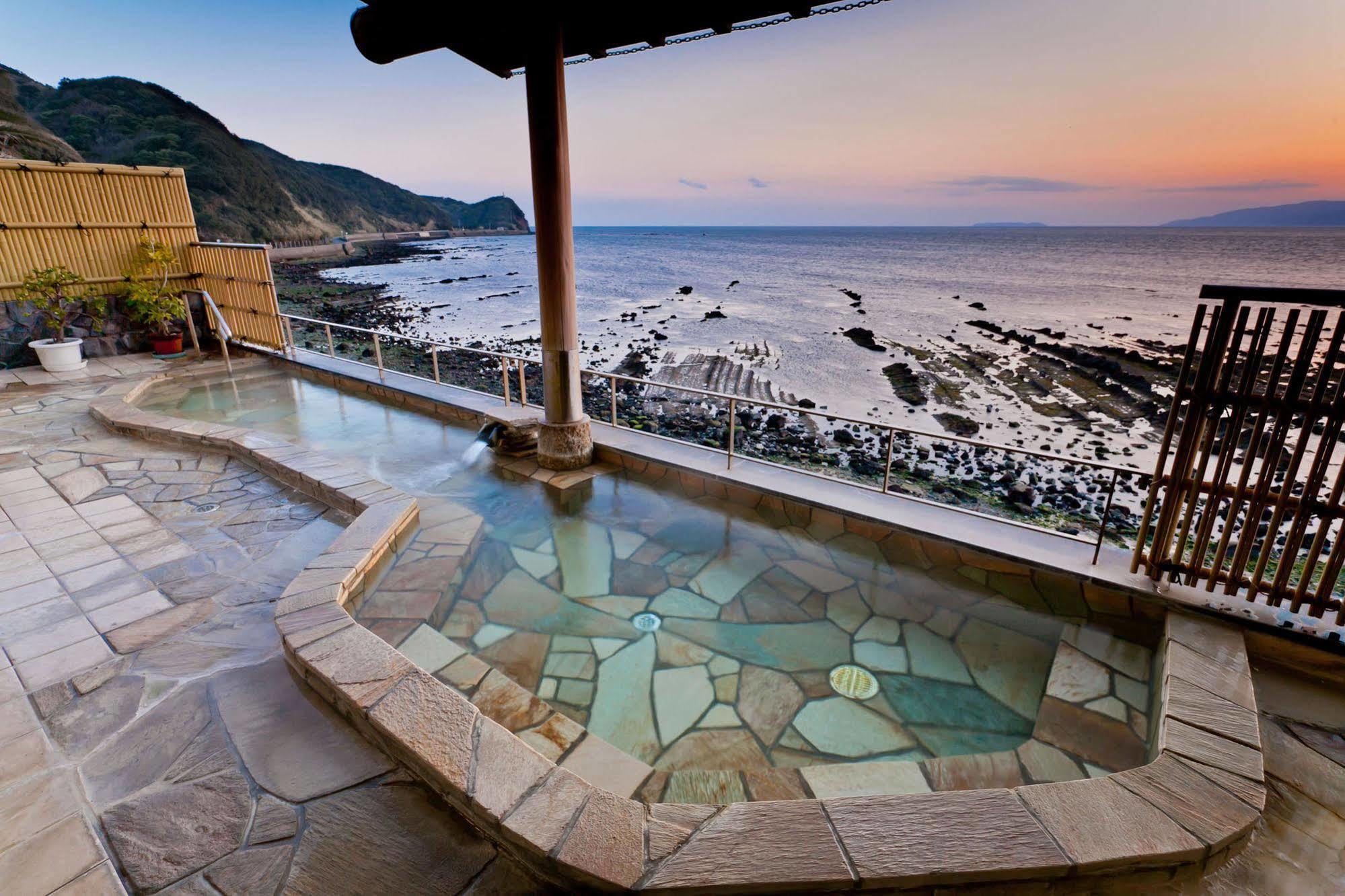 Wakayama Kada Onsen Kada Kaigetsu Hotell Exteriör bild